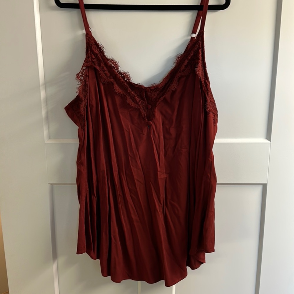 LAST CHANCE! 
Tank top with lace and buttons